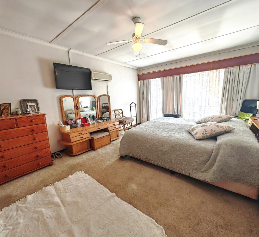 6 Bedroom Property for Sale in Heuwelsig Free State